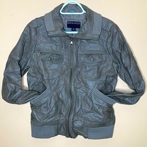 Grey/green Woman’s bomber jacket. Size M
